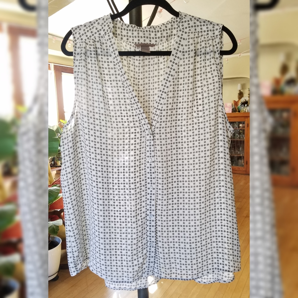 Sleeveless H&M+ Black and White Blouse sz 18